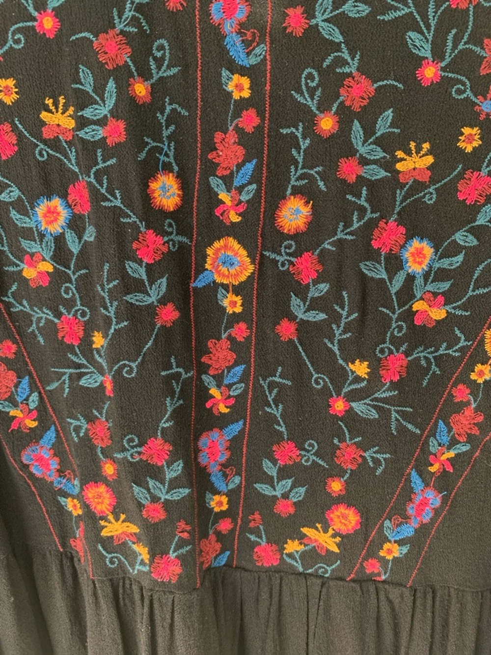 Umgee Black Sleeveless Embroidered Peplum Tunic with Multicolor Floral Stitching - Picture 3 of 6